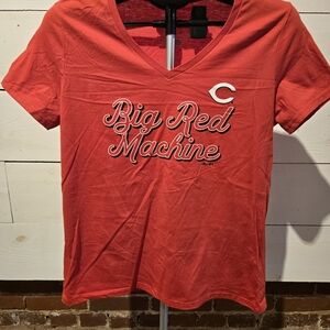 Cincinnati Reds Women’s T-shirt Red Medium V-neck Short Sleeve MLB Baseball NWOT